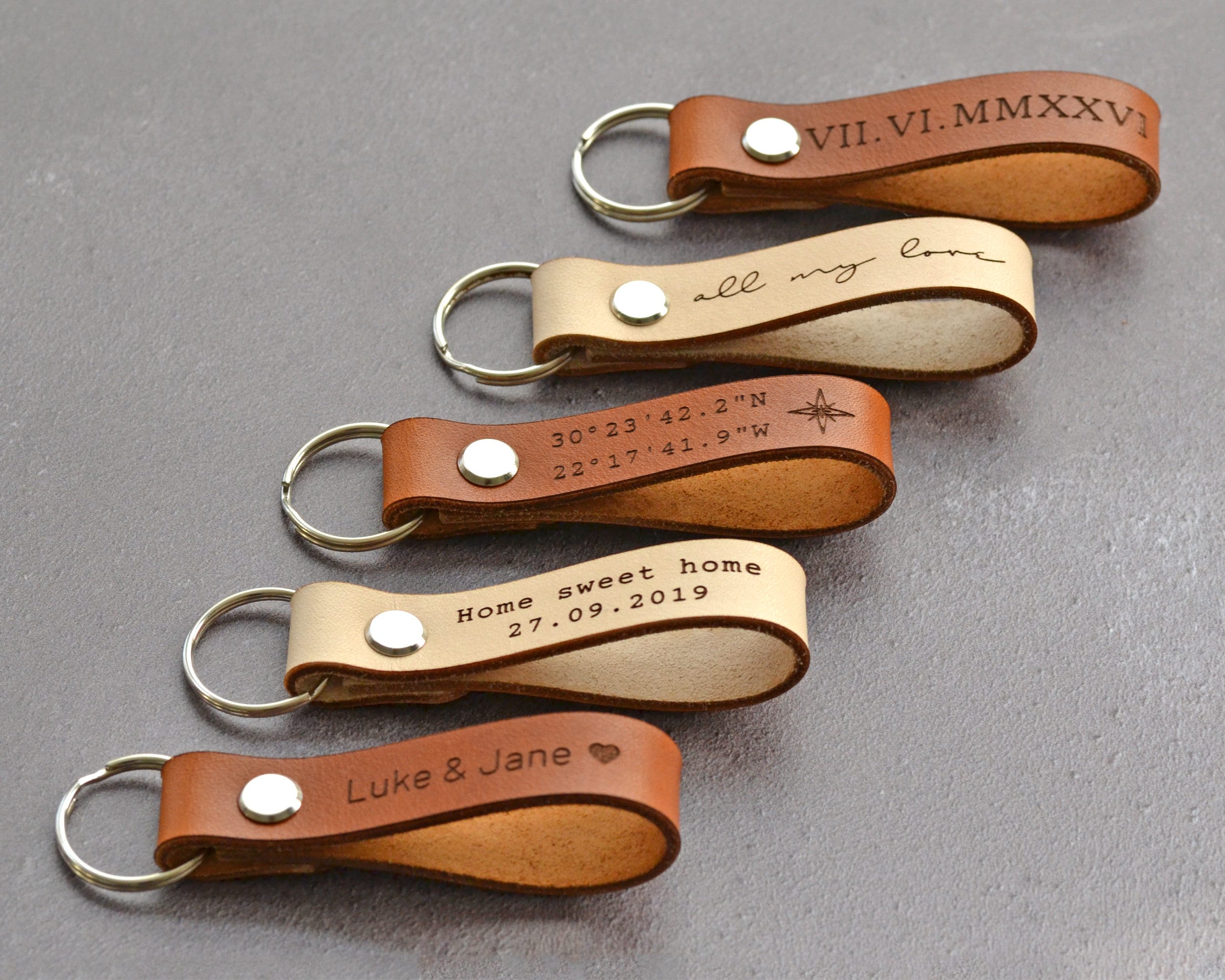 An application scenario or product detail of custom leather keychains - Image 20