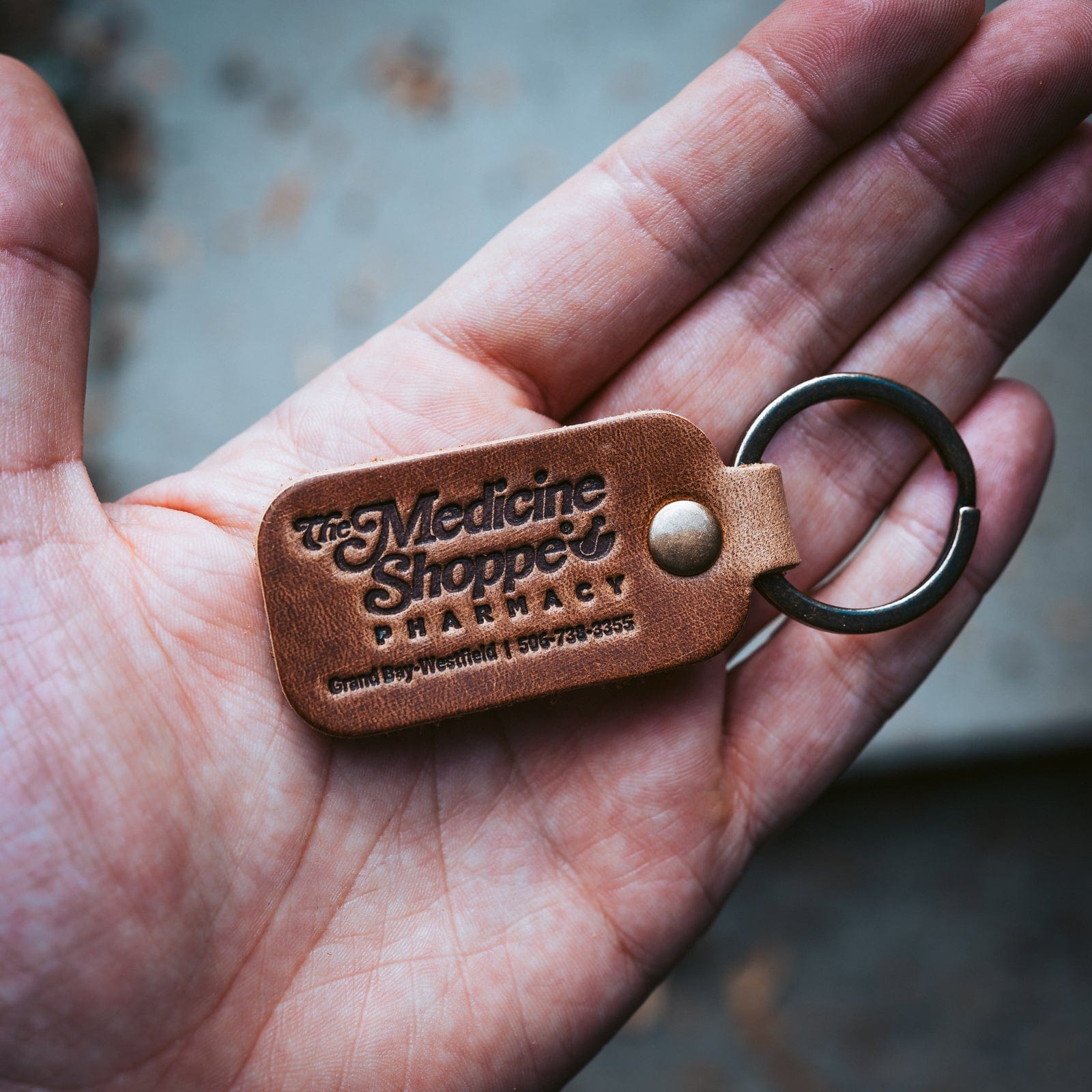 An application scenario or product detail of custom leather keychains bulk - Image 7