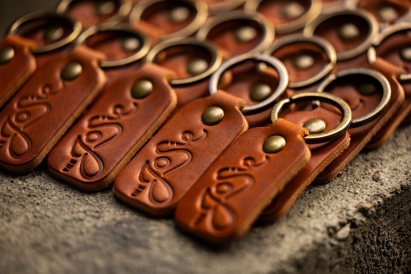 An application scenario or product detail of custom leather keychains bulk - Image 10