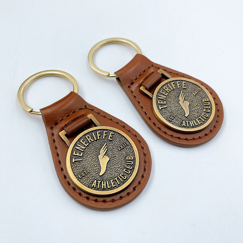 An application scenario or product detail of custom leather keychains bulk - Image 15