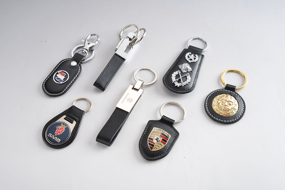 An application scenario or product detail of custom leather keychains bulk - Image 16