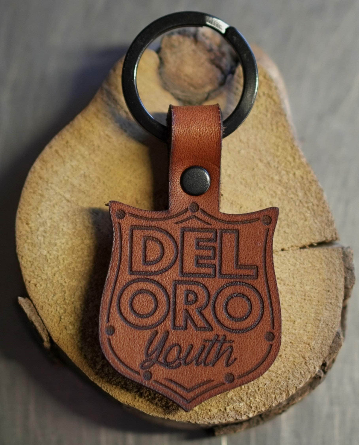 An application scenario or product detail of custom leather keychains bulk - Image 18
