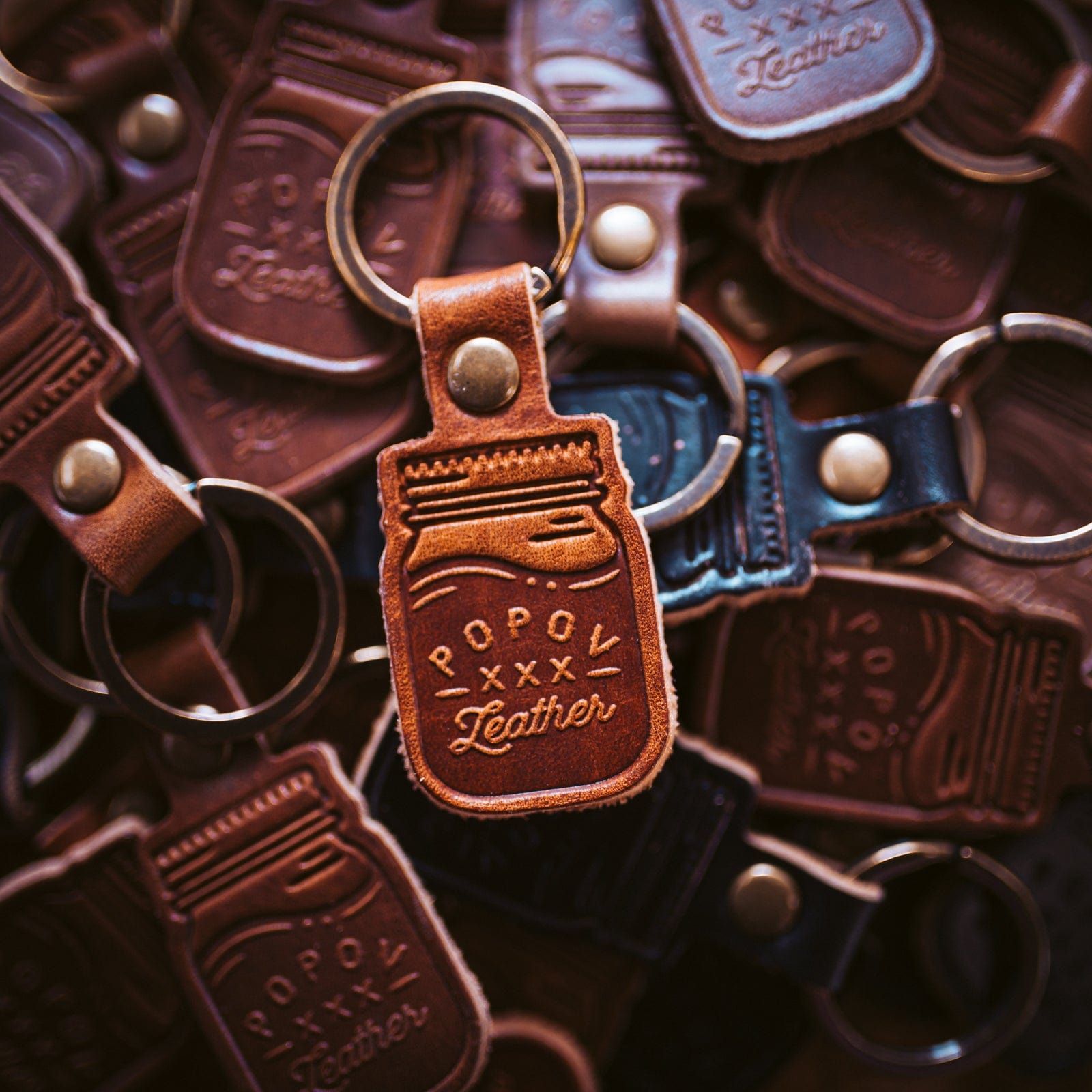 An application scenario or product detail of custom leather keychains bulk - Image 19