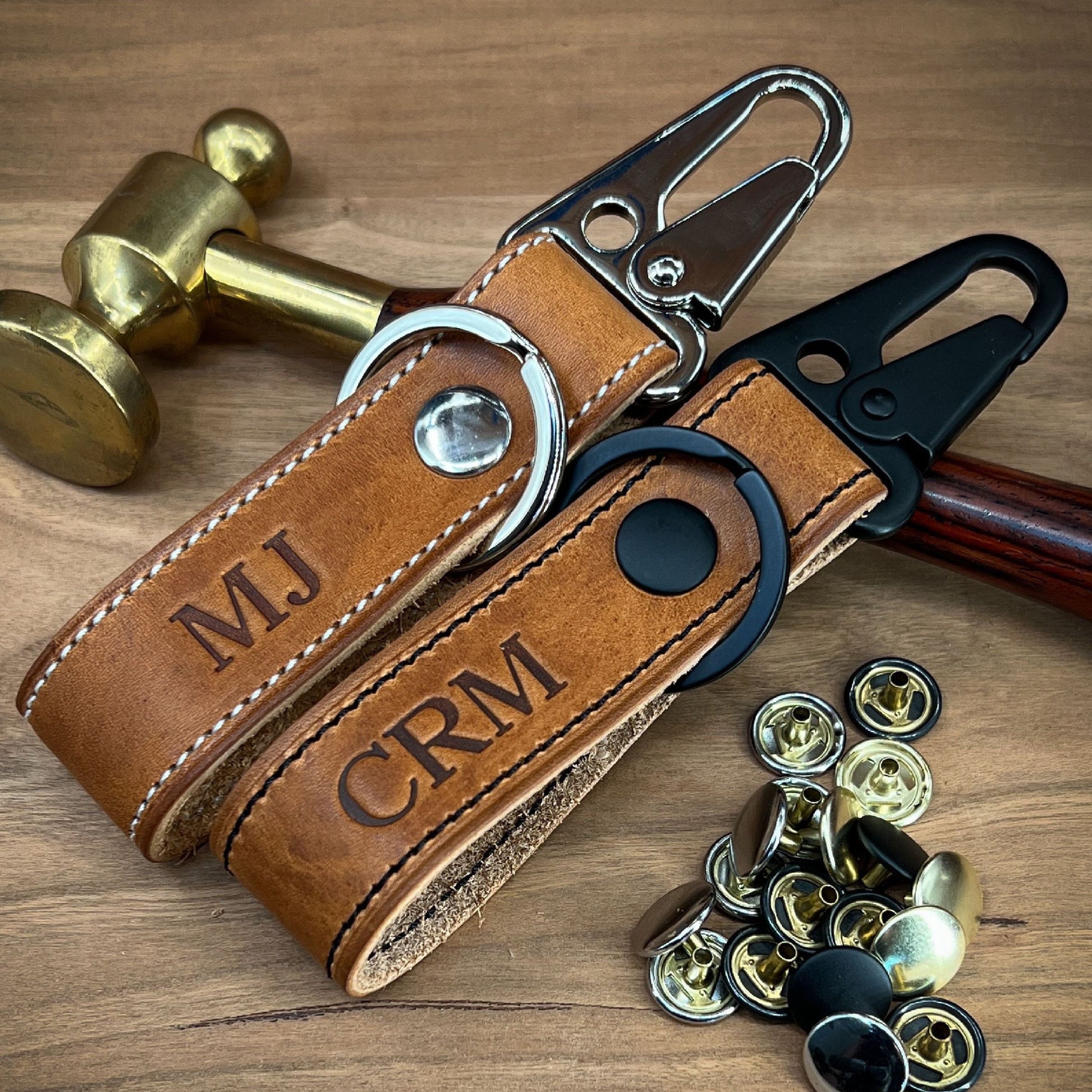 An application scenario or product detail of custom leather keyring - Image 12