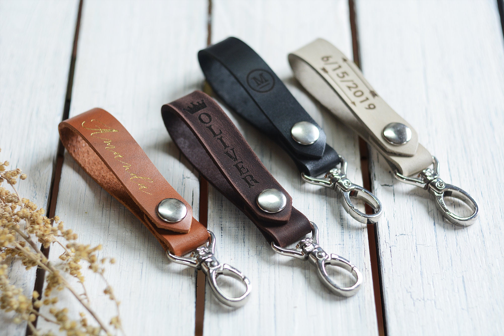 An application scenario or product detail of custom leather keyring - Image 22