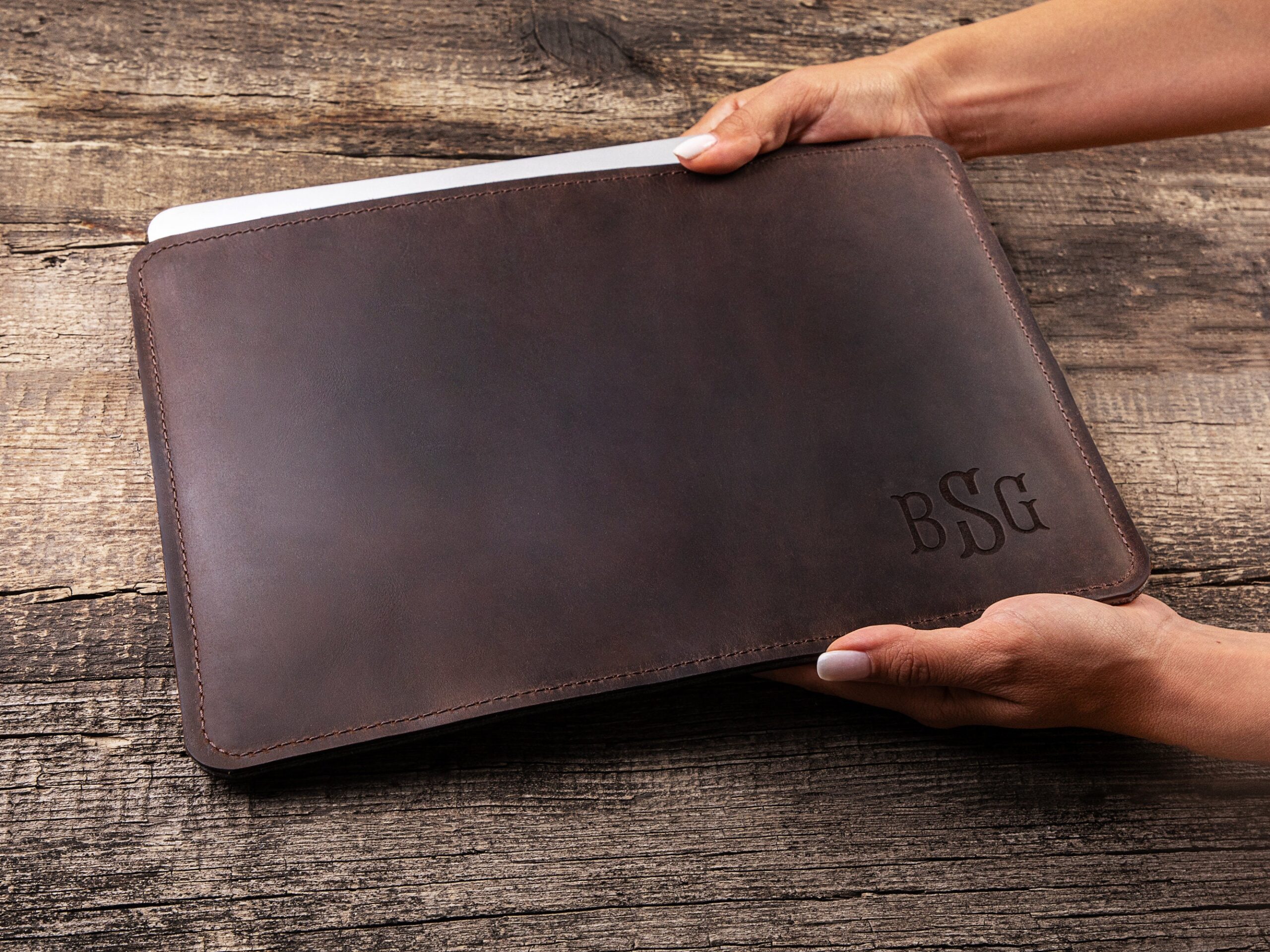 An application scenario or product detail of custom leather laptop sleeve - Image 3