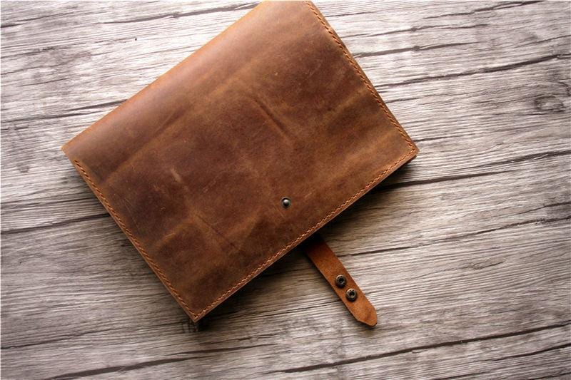 An application scenario or product detail of custom leather laptop sleeve - Image 13