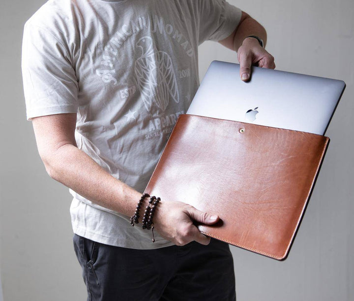 An application scenario or product detail of custom leather laptop sleeve - Image 15