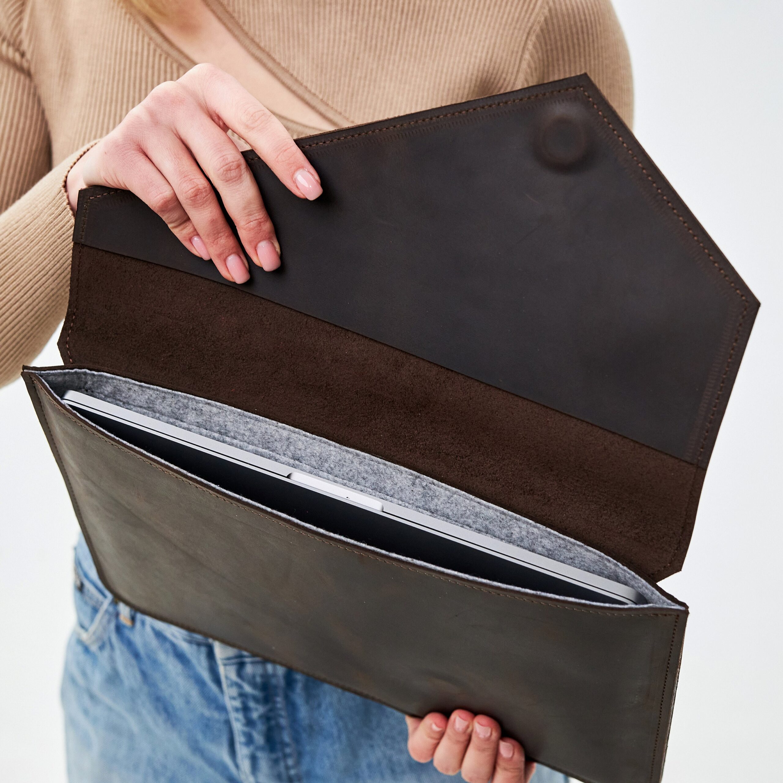 Featured image for the custom leather laptop sleeve guide