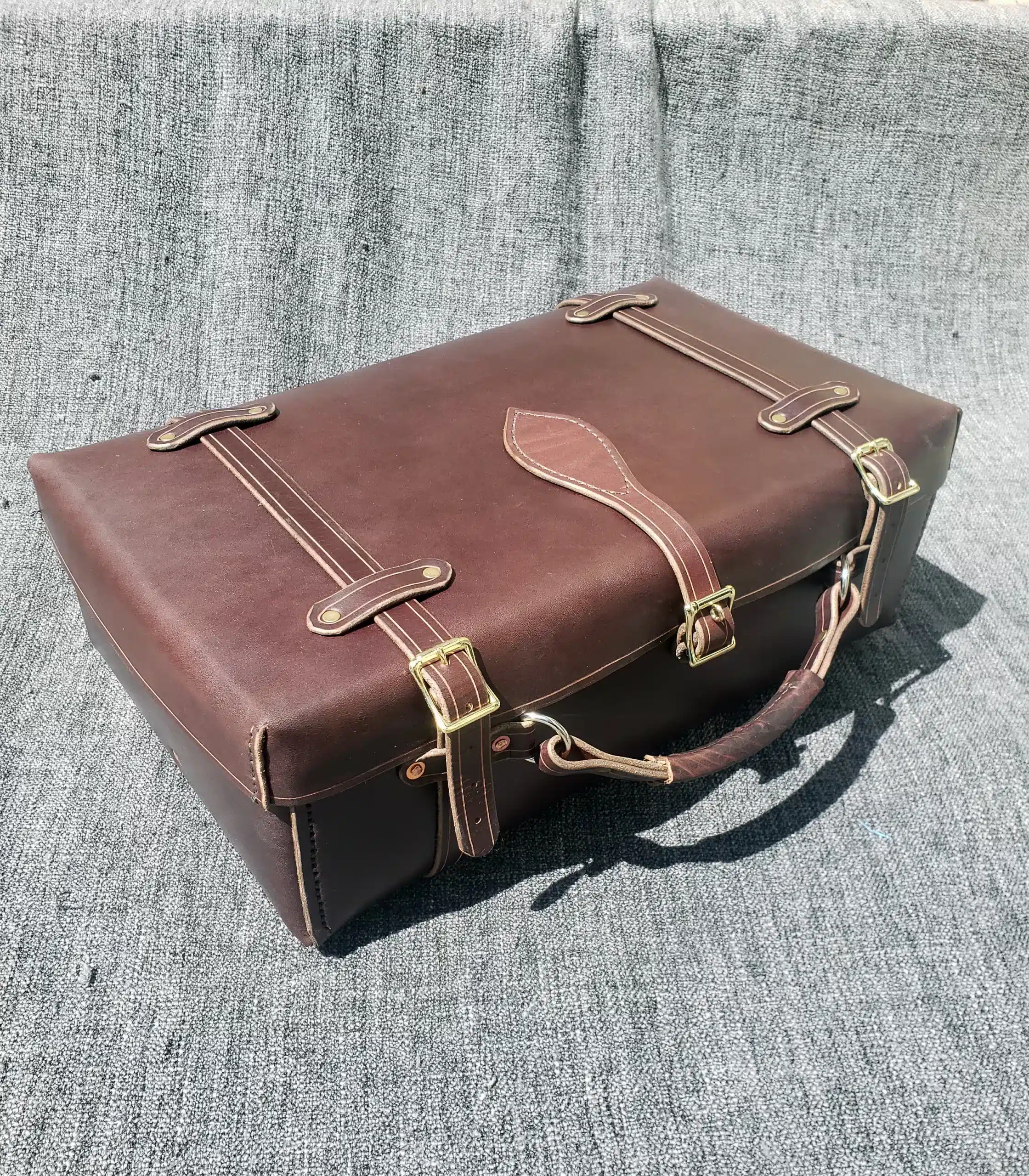 An application scenario or product detail of custom leather luggage - Image 2
