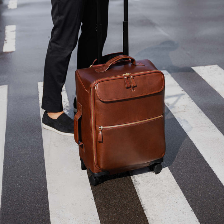 An application scenario or product detail of custom leather luggage - Image 12