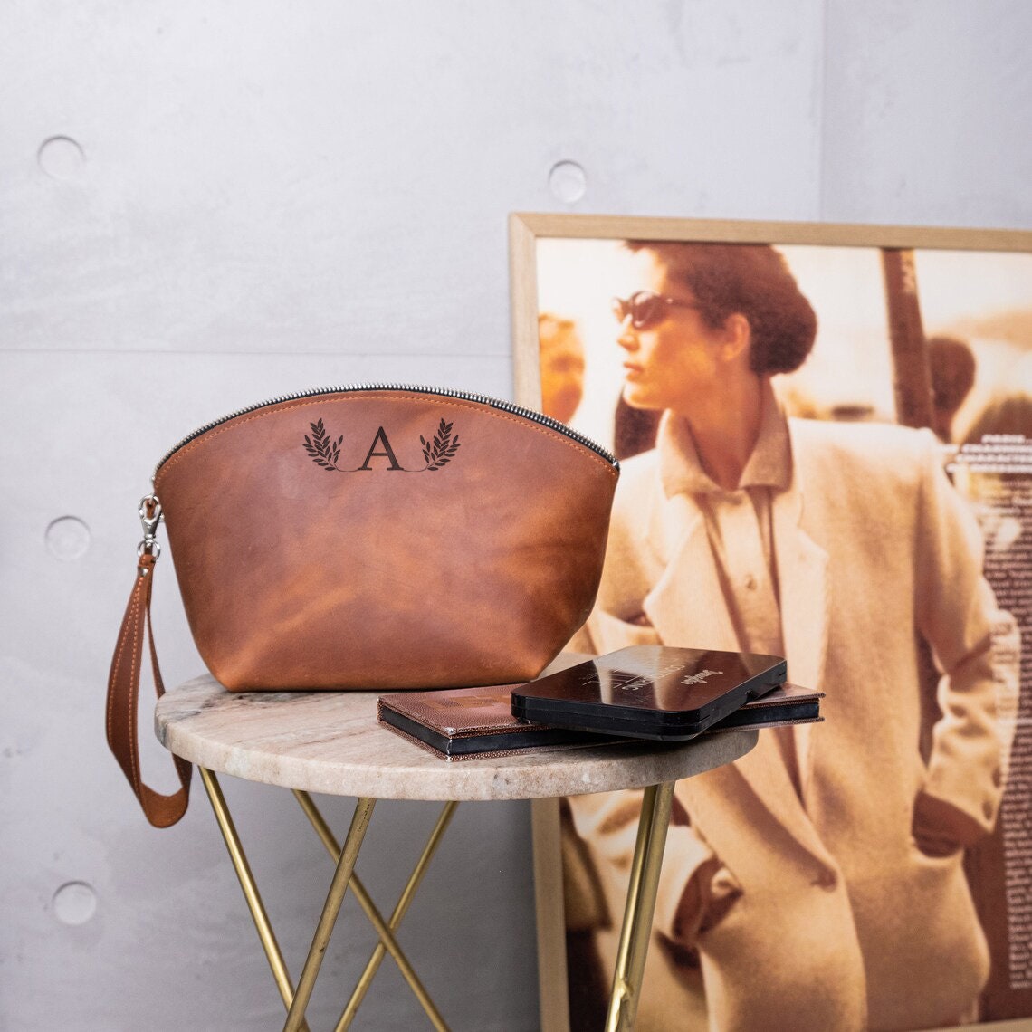 An application scenario or product detail of custom leather makeup bags - Image 5