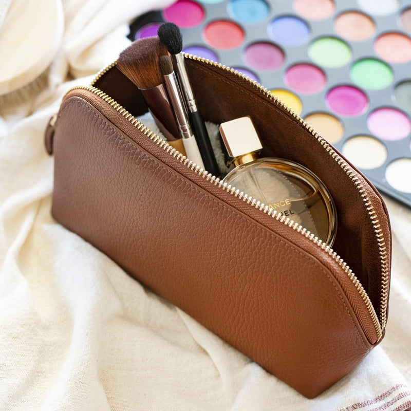 An application scenario or product detail of custom leather makeup bags - Image 17