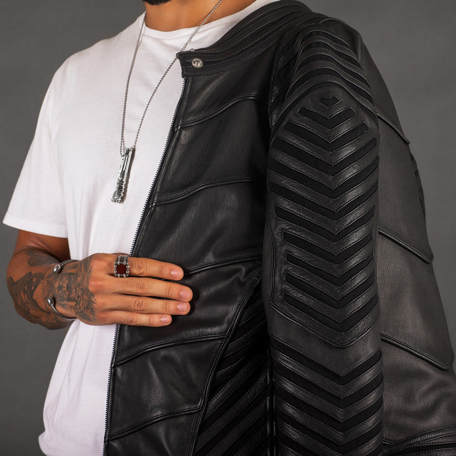 An application scenario or product detail of custom leather man jacket - Image 21