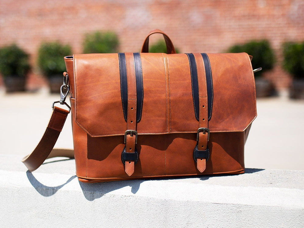 An application scenario or product detail of custom leather messenger bags - Image 6