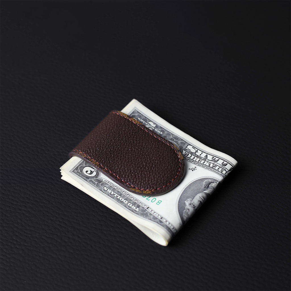 An application scenario or product detail of custom leather money clips - Image 20