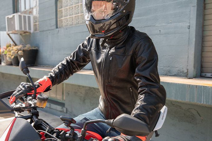 An application scenario or product detail of custom leather motorcycle jackets - Image 20