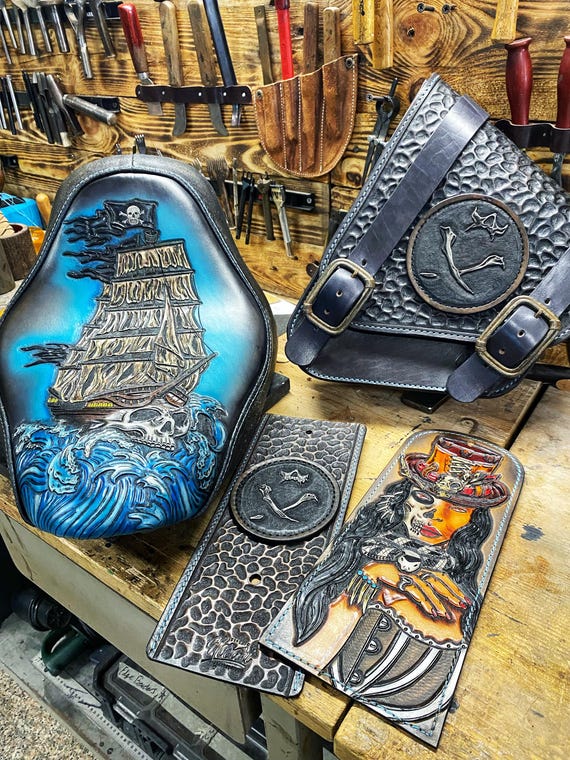 An application scenario or product detail of custom leather motorcycle seats - Image 7