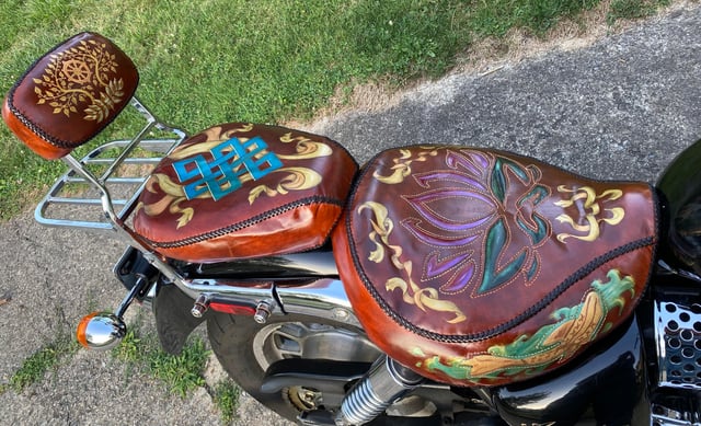 An application scenario or product detail of custom leather motorcycle seats - Image 8