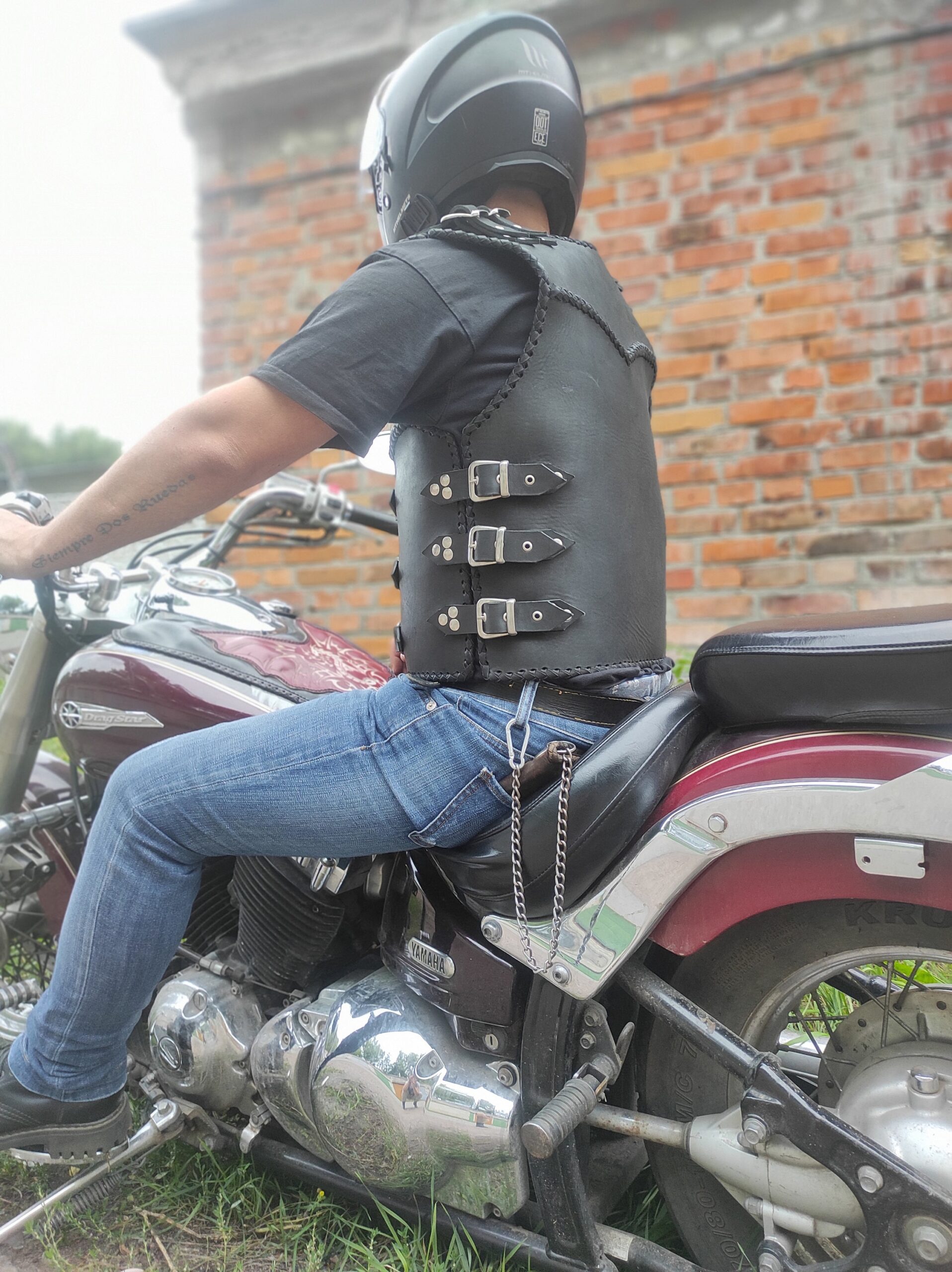 An application scenario or product detail of custom leather motorcycle vest - Image 6