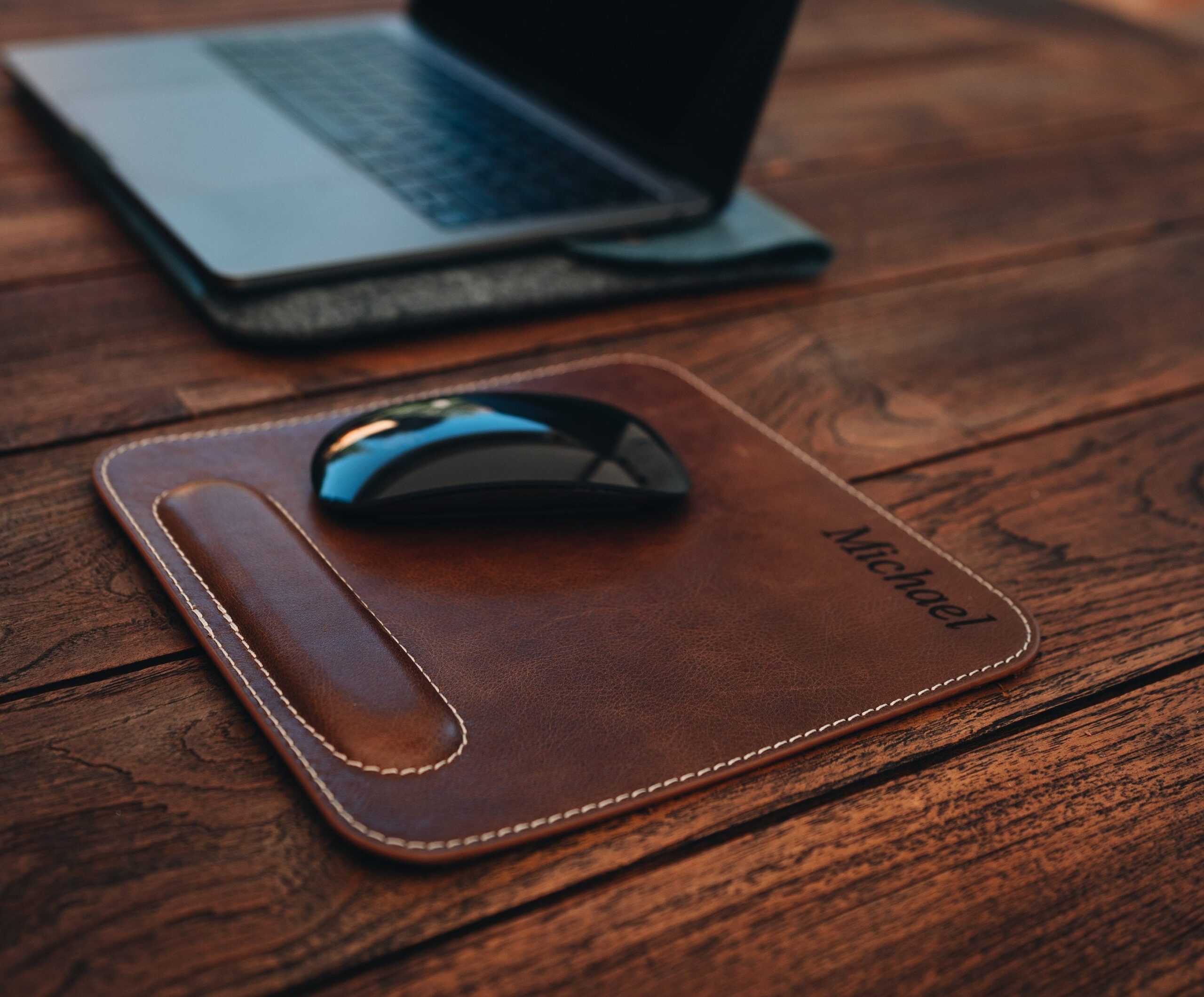 An application scenario or product detail of custom leather mouse pad - Image 1