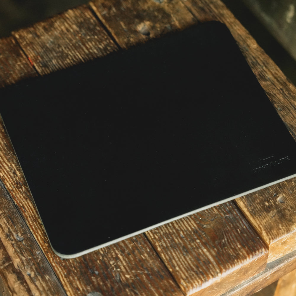 An application scenario or product detail of custom leather mouse pad - Image 4