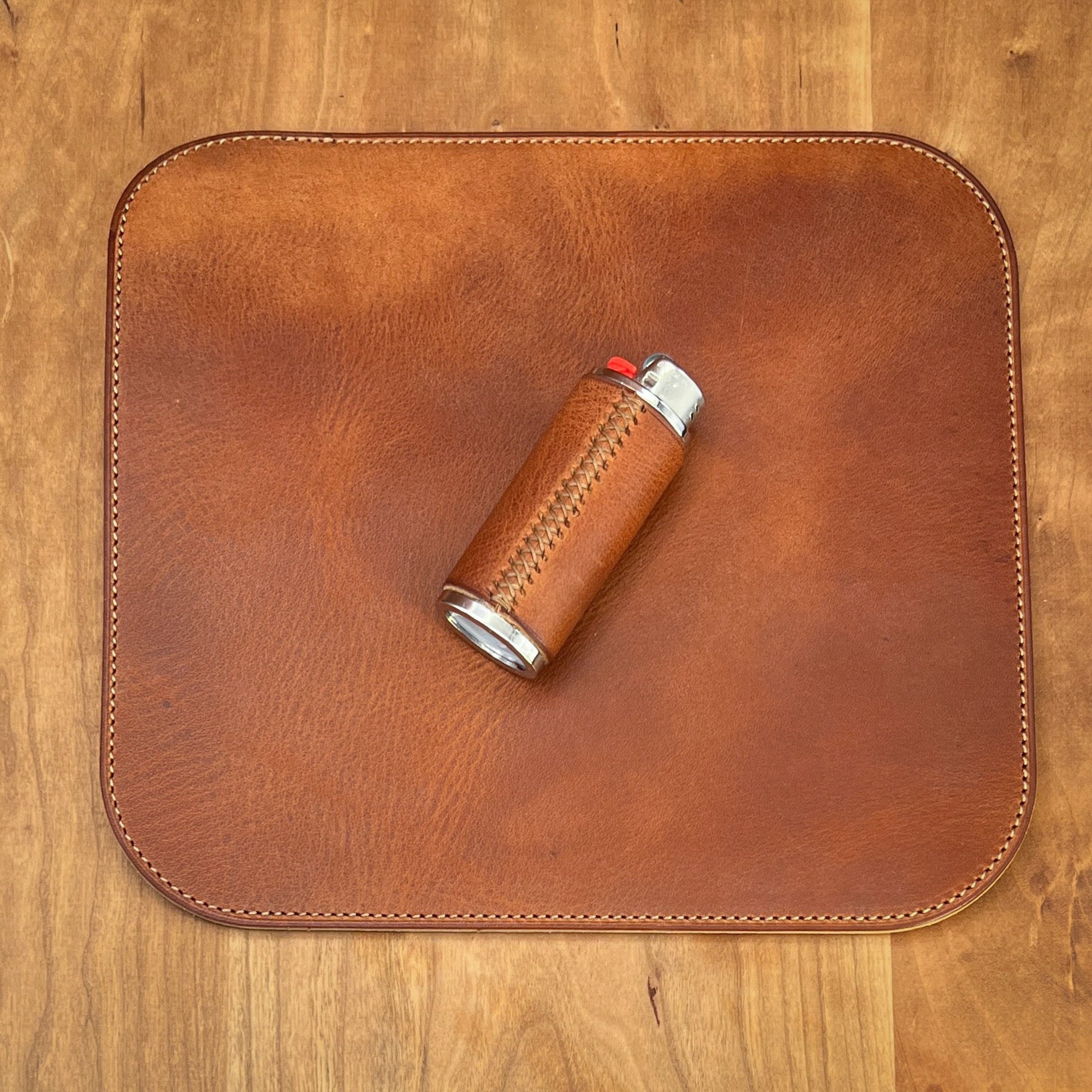 An application scenario or product detail of custom leather mouse pad - Image 11