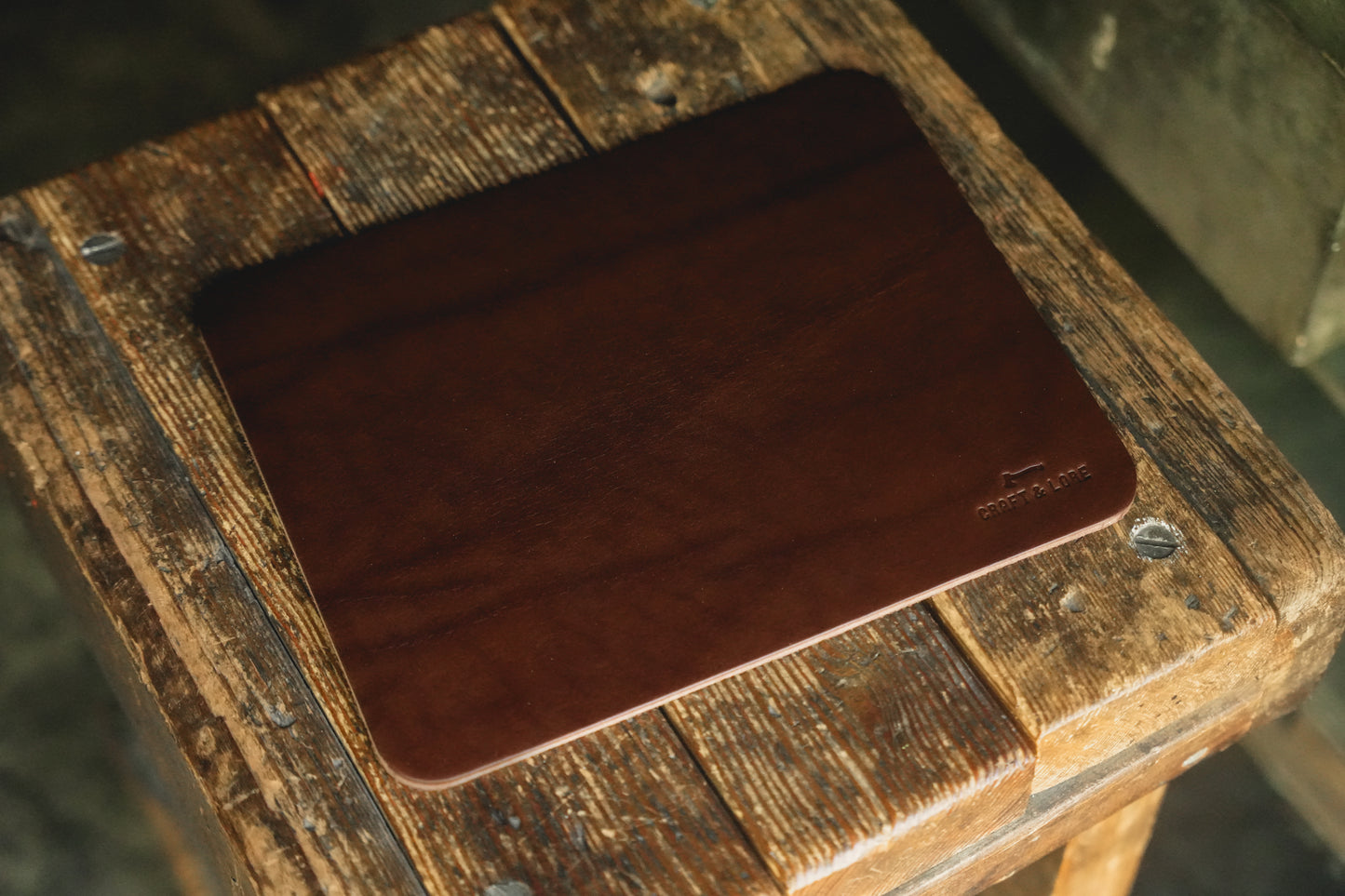 An application scenario or product detail of custom leather mouse pad - Image 20
