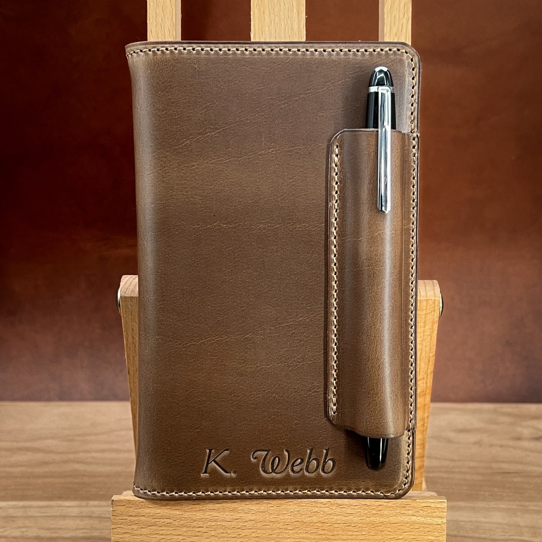 An application scenario or product detail of custom leather notebook cover - Image 20