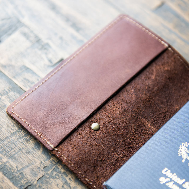 An application scenario or product detail of custom leather passport holder - Image 14