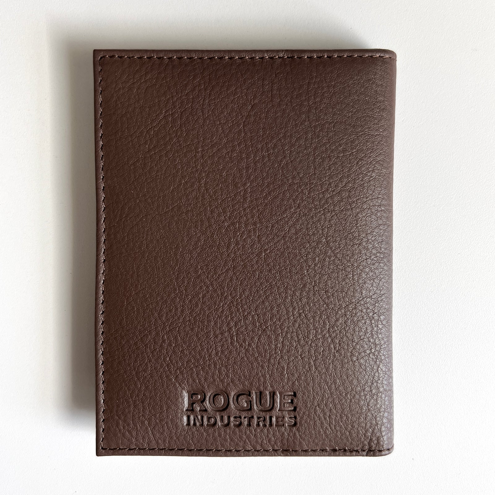 An application scenario or product detail of custom leather passport holder - Image 15