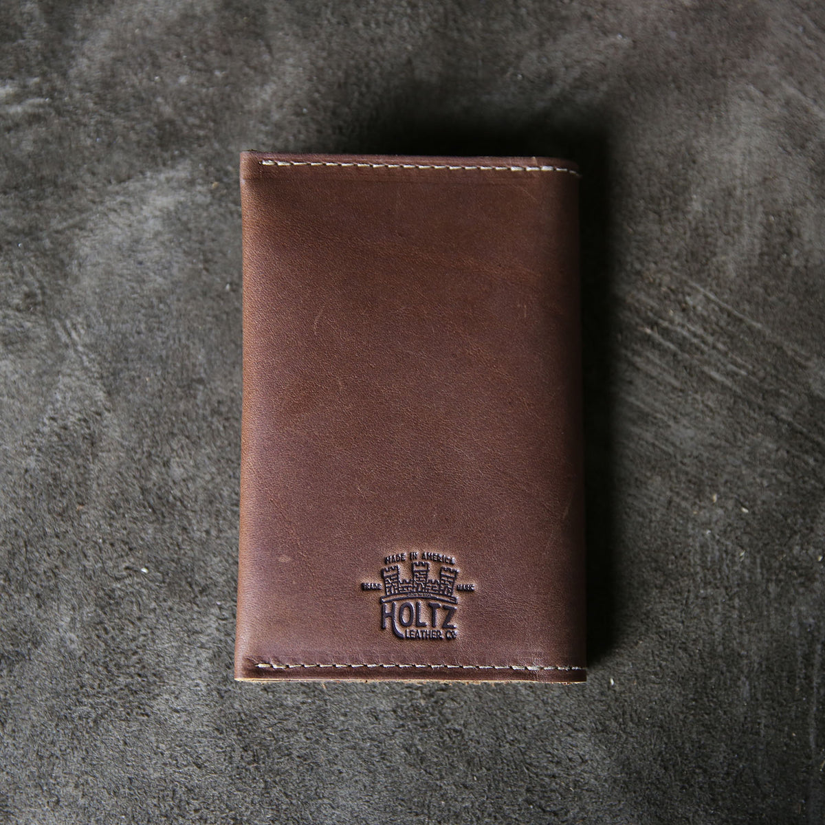 An application scenario or product detail of custom leather passport holder - Image 16