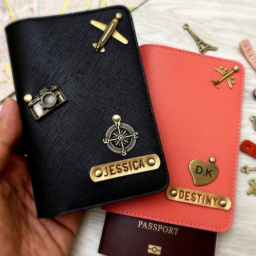 An application scenario or product detail of custom leather passport holder - Image 17