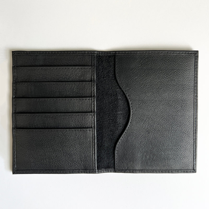 An application scenario or product detail of custom leather passport holder - Image 19