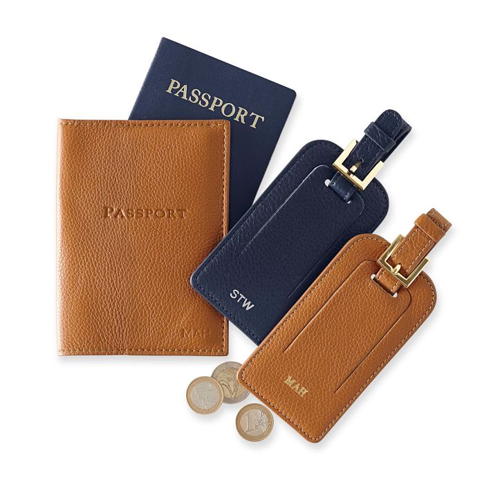 An application scenario or product detail of custom leather passport holder - Image 20