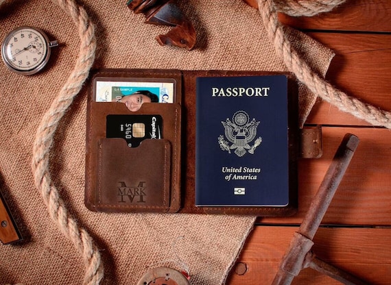 An application scenario or product detail of custom leather passport holder - Image 21