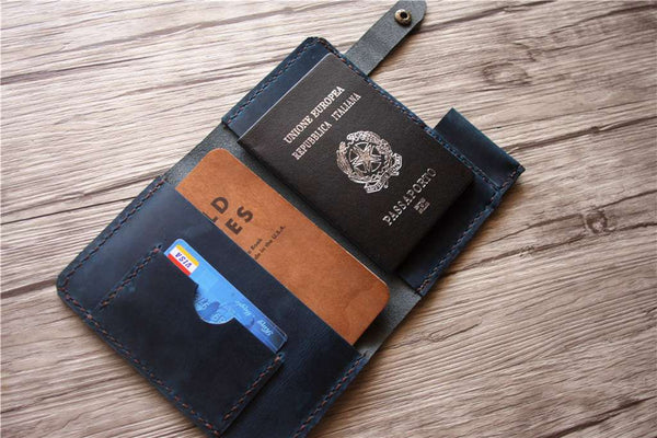 An application scenario or product detail of custom leather passport holder - Image 24