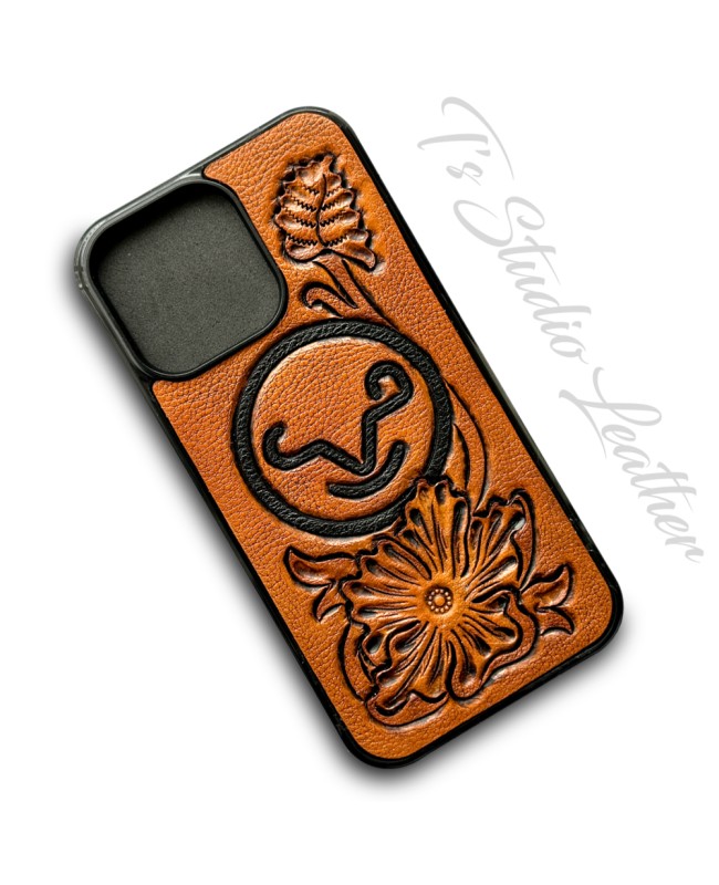 An application scenario or product detail of custom leather phone case - Image 10