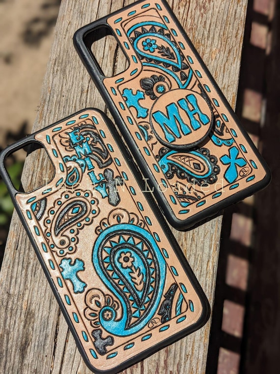 An application scenario or product detail of custom leather phone case - Image 17