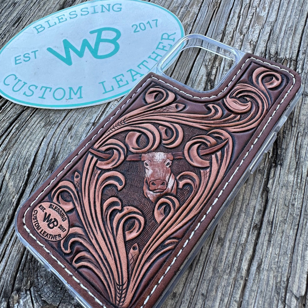 An application scenario or product detail of custom leather phone cases - Image 18