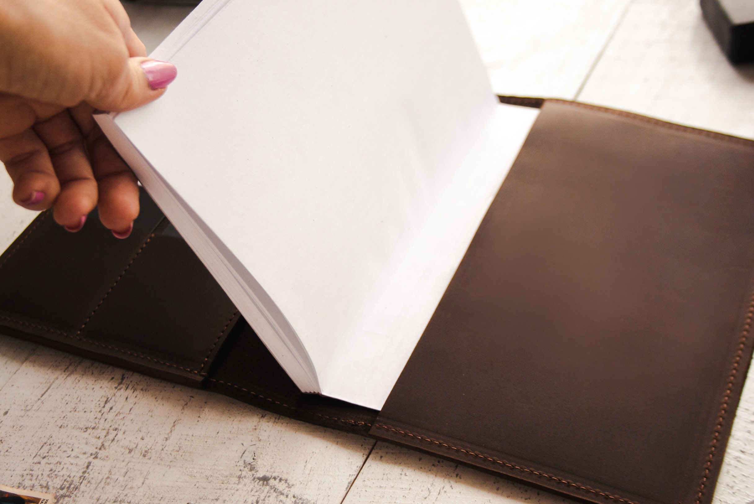 An application scenario or product detail of custom leather planner - Image 14