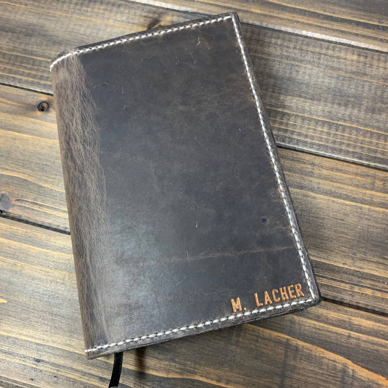 An application scenario or product detail of custom leather planner - Image 15