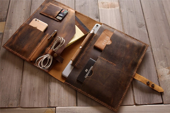 An application scenario or product detail of custom leather portfolio - Image 18