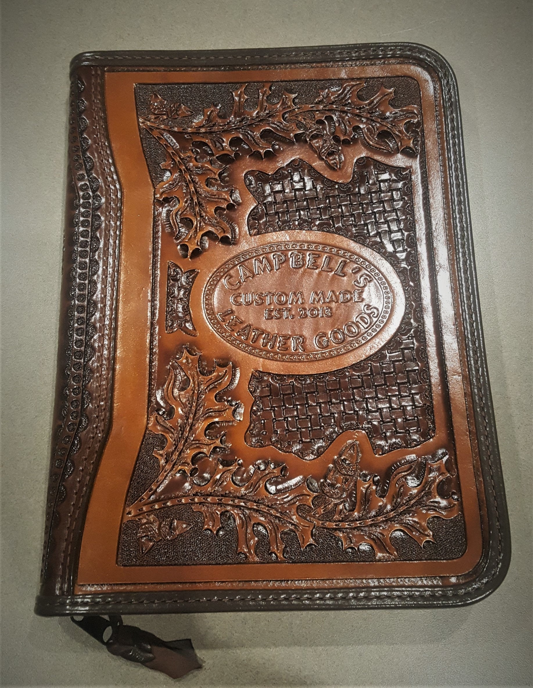 An application scenario or product detail of custom leather portfolio - Image 24