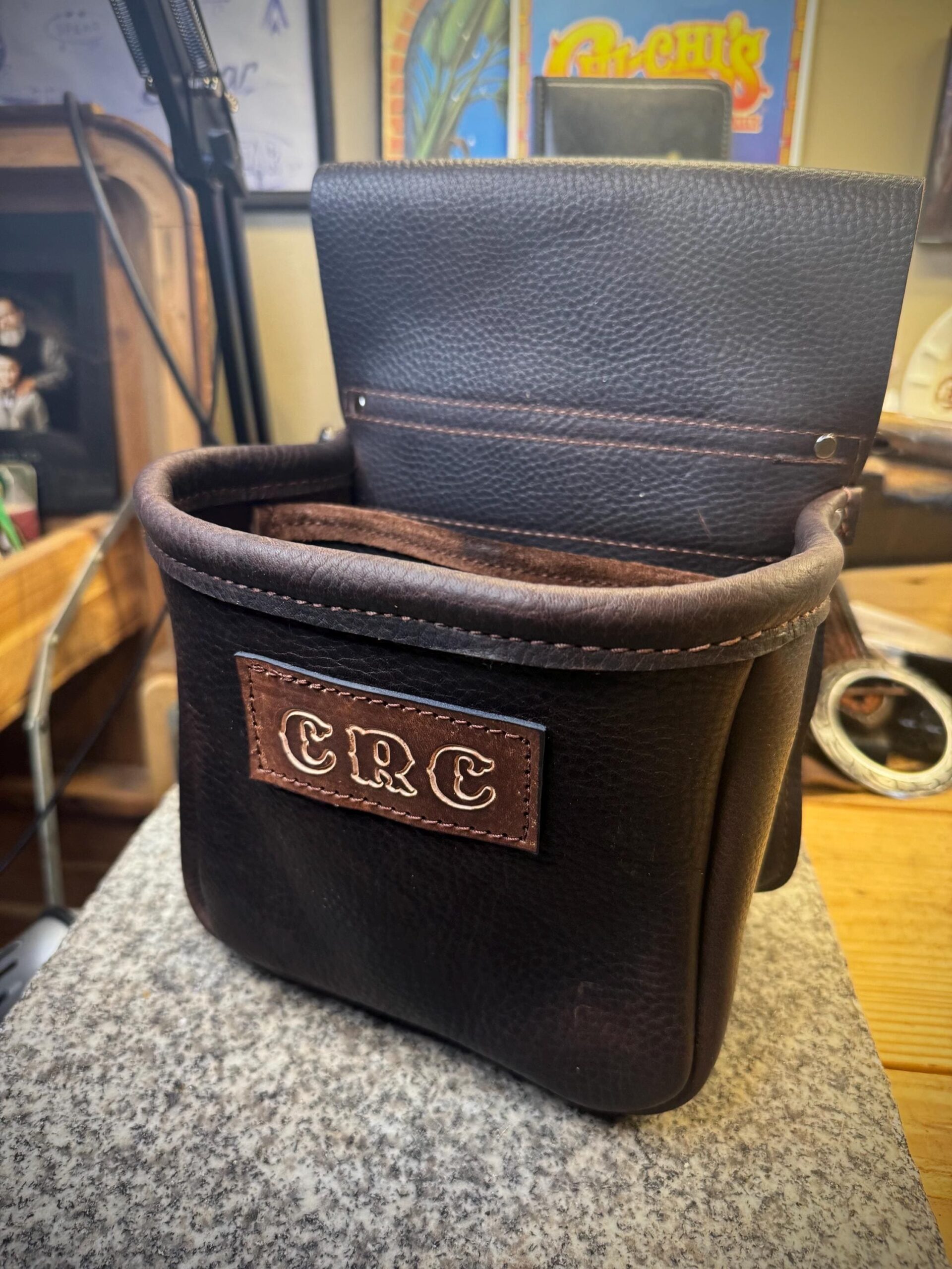 An application scenario or product detail of custom leather pouches - Image 23