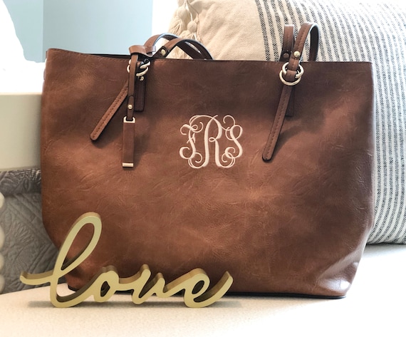An application scenario or product detail of custom leather purse - Image 4