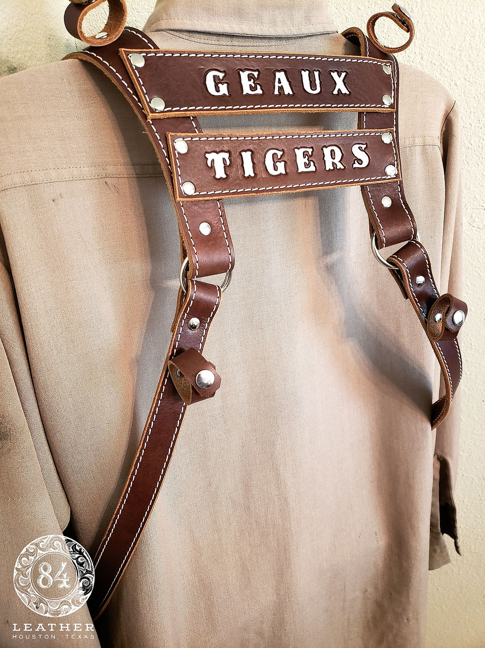 An application scenario or product detail of custom leather radio harness - Image 2