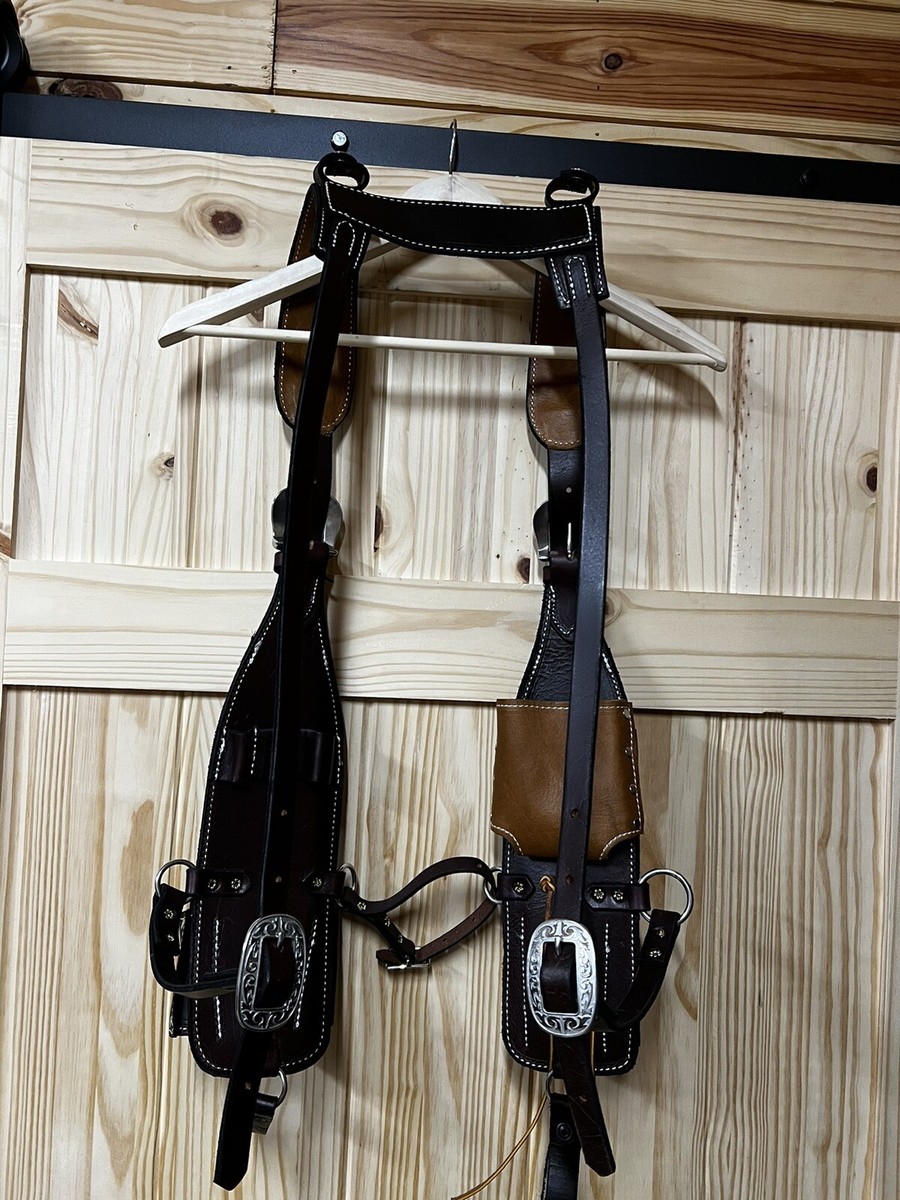 An application scenario or product detail of custom leather radio harness - Image 11