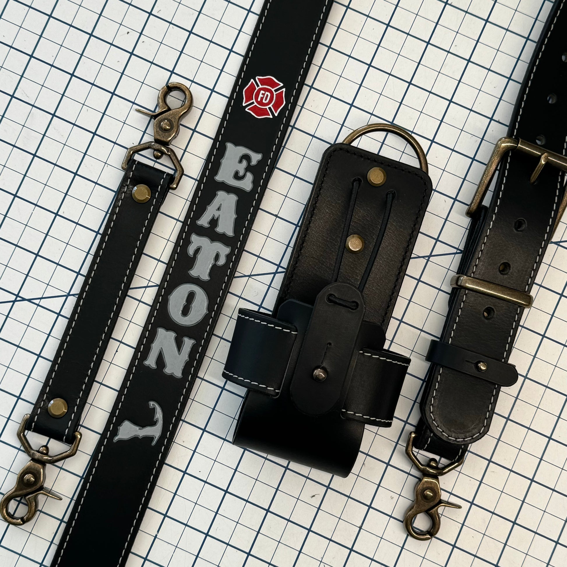 An application scenario or product detail of custom leather radio strap - Image 21