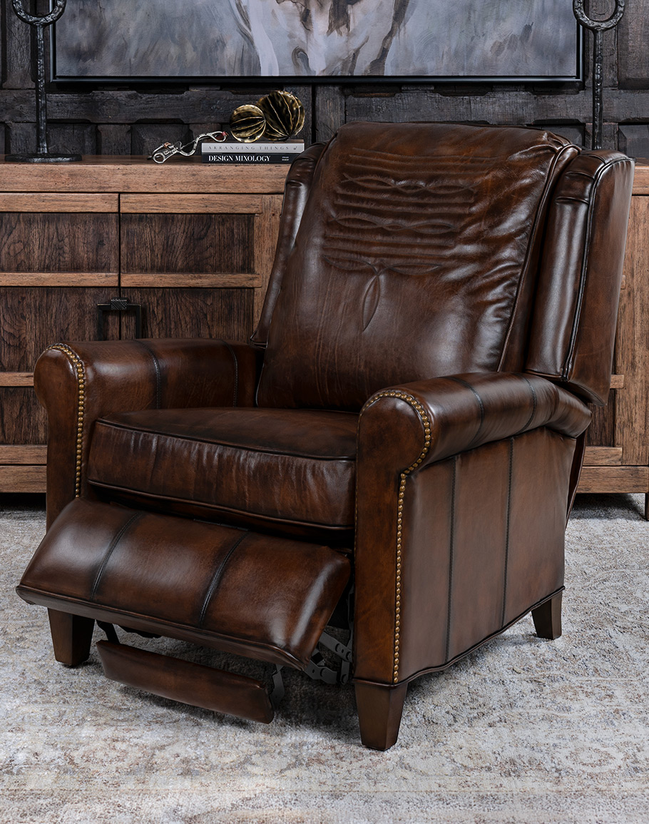 An application scenario or product detail of custom leather recliner - Image 3